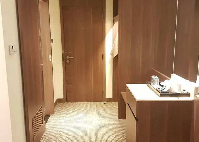 Hotel Louis Tavern 3*