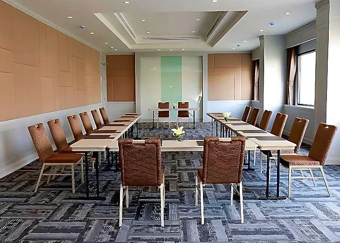 Louis Tavern Hotel Bangkok
