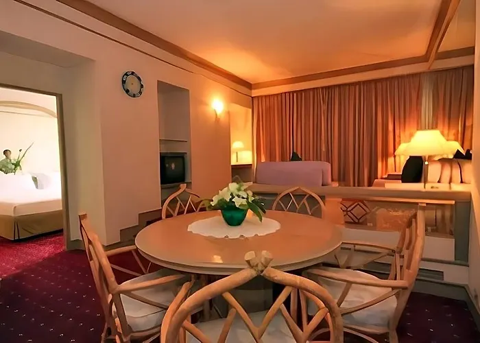 Hotel Louis Tavern Bangkok