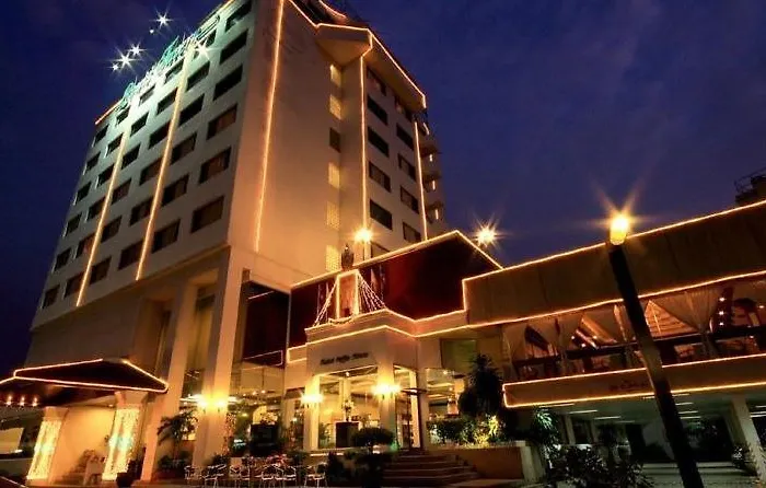 Louis Tavern Bangkok